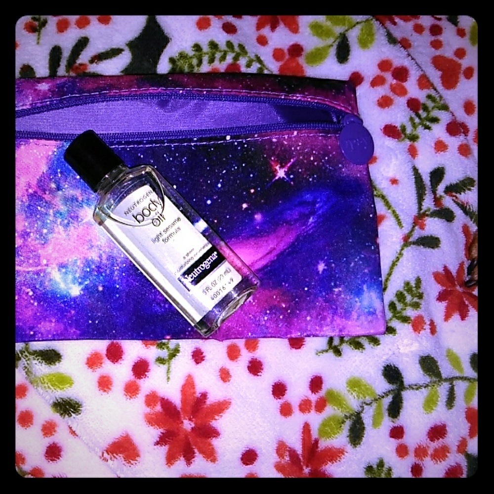 Make up bag/ Body Oil Sample